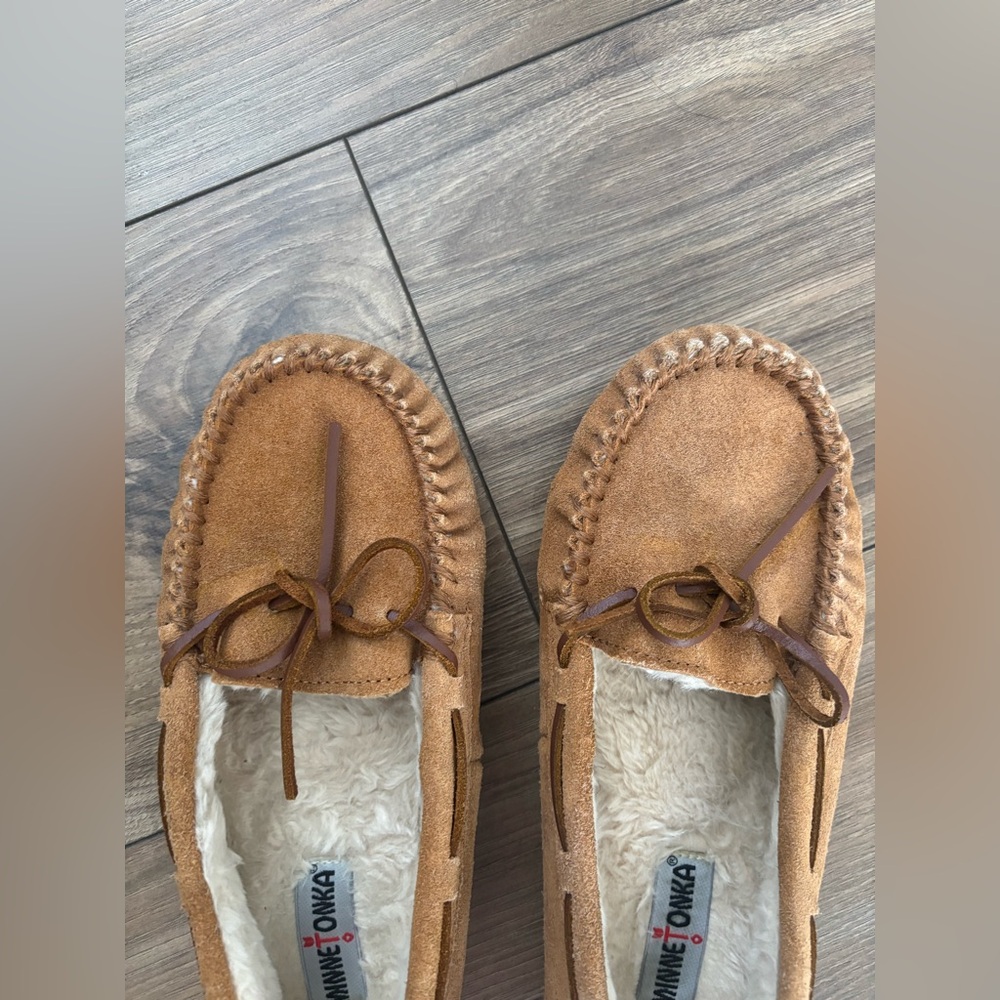 Minnetonka Slippers Size 10 - Picture 2 of 7